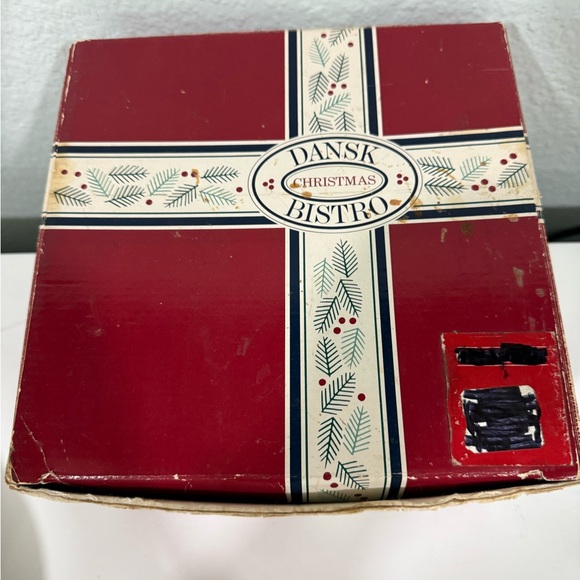 Dansk Holiday Bowl with Festive Leaf Design - Picture 4 of 6